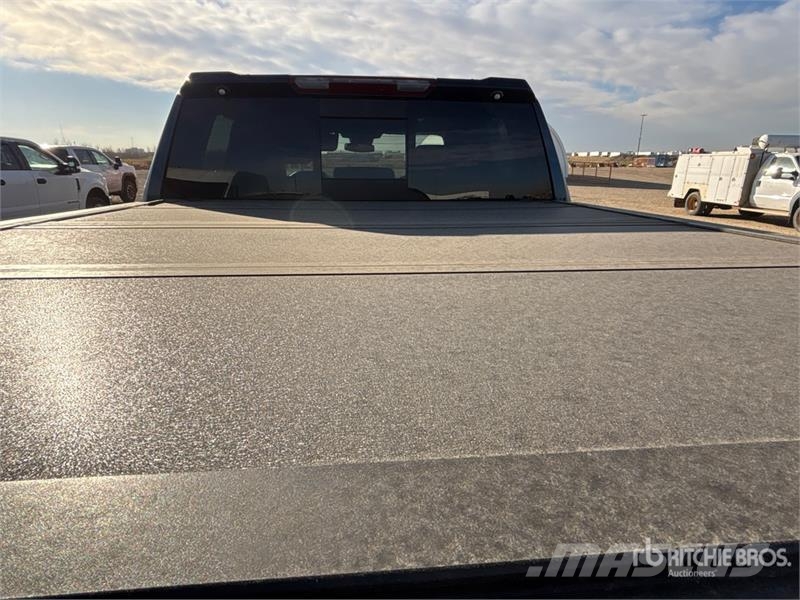 Chevrolet Silverado 1500 4x4 Crew Cab Pickup Drugi