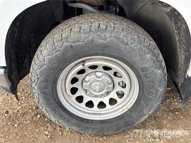 Chevrolet Silverado 1500 4x4 Crew Cab Pickup Muu