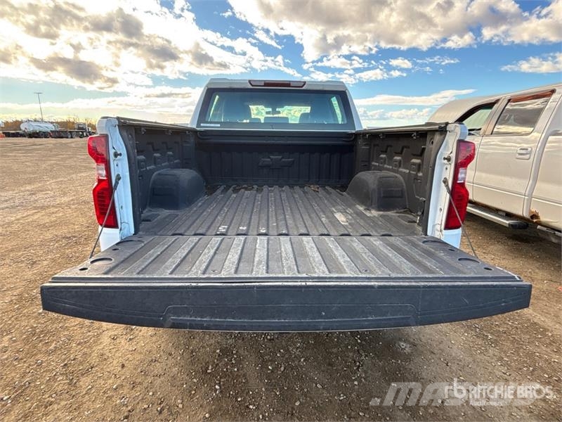 Chevrolet Silverado 1500 4x4 Crew Cab Pickup Muu