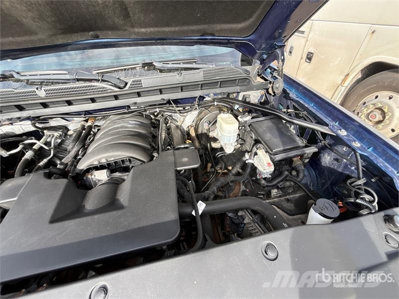 Chevrolet Silverado 1500 4x4 Crew Cab Pickup Egyéb