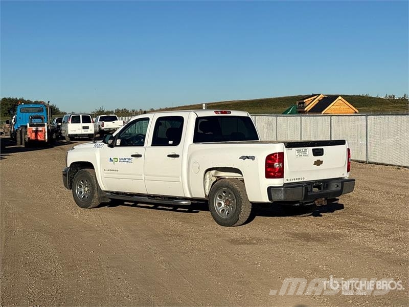 Chevrolet Silverado 1500 LT 4x4 Crew Cab Pickup أخرى