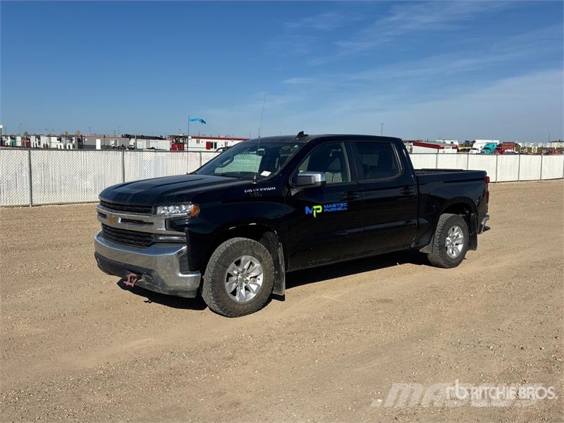 Chevrolet Silverado 1500 4x4 Crew Cab Pickup Egyéb