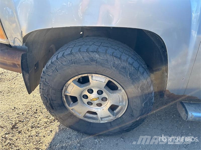 Chevrolet Silverado 1500 4x4 Crew Cab Pickup Egyéb