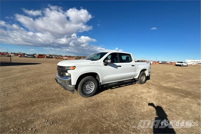 Chevrolet Silverado 1500 4x4 Crew Cab Pickup Muu