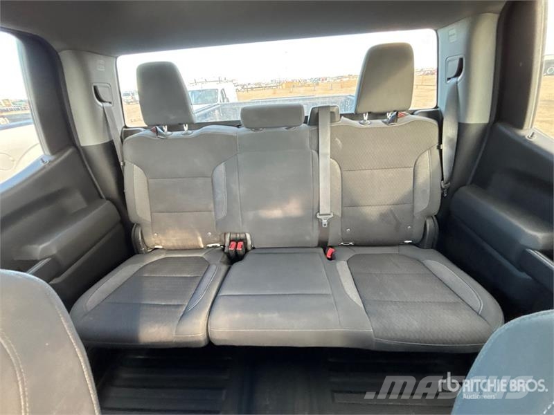 Chevrolet Silverado 1500 4x4 Crew Cab Pickup Muu