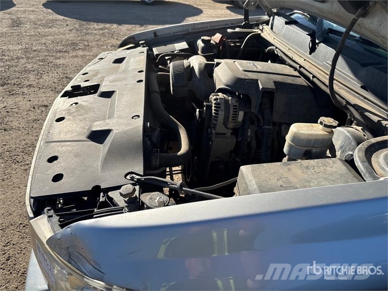 Chevrolet Silverado 1500 4x4 Crew Cab Pickup Egyéb