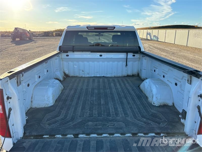 Chevrolet Silverado 1500 LT 4x4 Crew Cab Pickup Інше