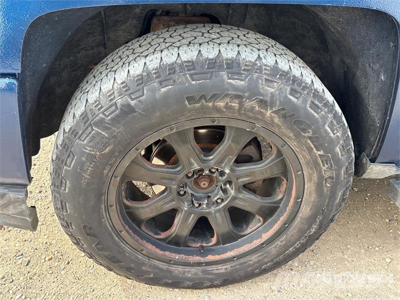 Chevrolet Silverado 1500 4x4 Crew Cab Pickup Egyéb