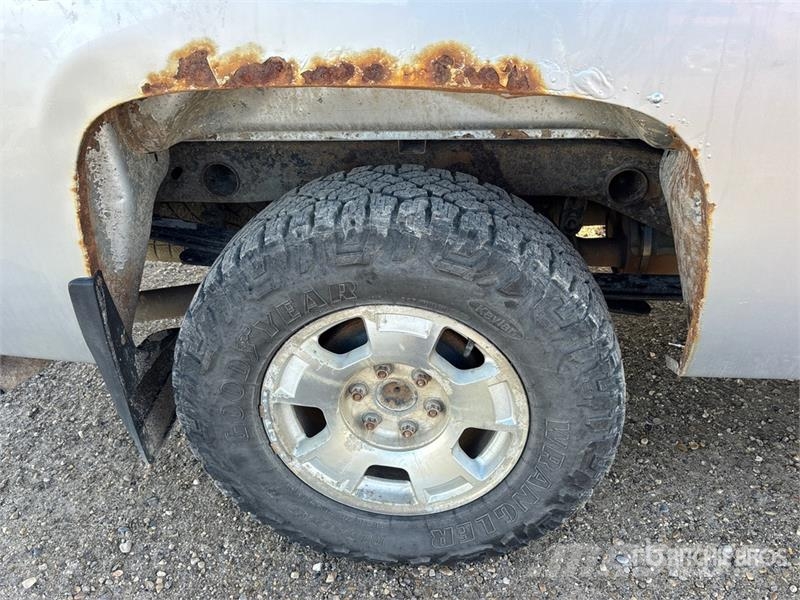 Chevrolet Silverado 1500 LT 4x4 Extended Cab Pilot Pickup Ostalo
