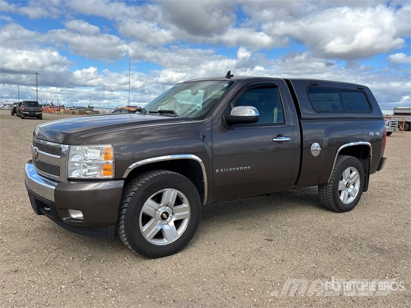 Chevrolet Silverado 1500 4x4 Pickup Diger