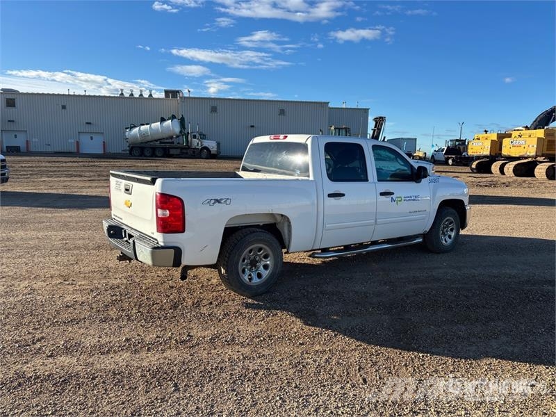 Chevrolet Silverado 1500 LT 4x4 Crew Cab Pickup أخرى