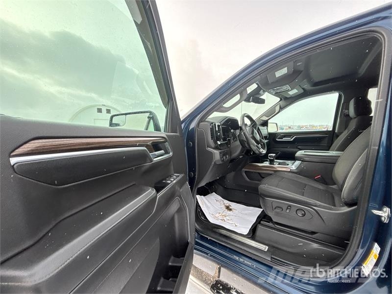 Chevrolet Silverado 1500 RST 4x4 Crew Cab Pickup Drugi