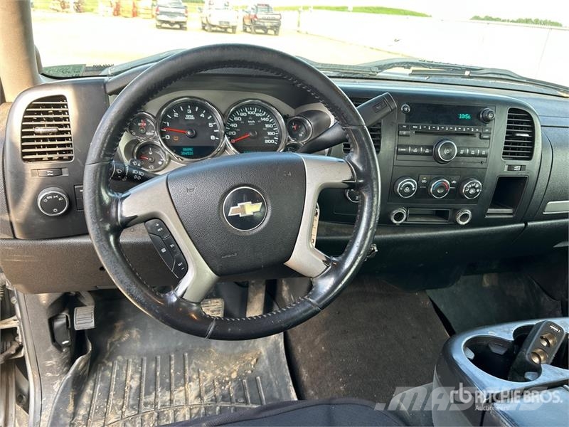 Chevrolet Silverado 1500 LT 4x4 Extended Cab Pickup Ostalo