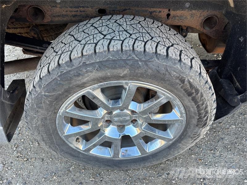 Chevrolet Silverado 1500 LT 4x4 Crew Cab Hybrid Pickup Diger