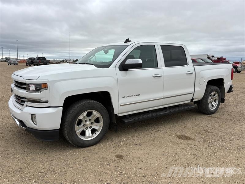 Chevrolet Silverado 1500 LT 4x4 Crew Cab Pickup Další