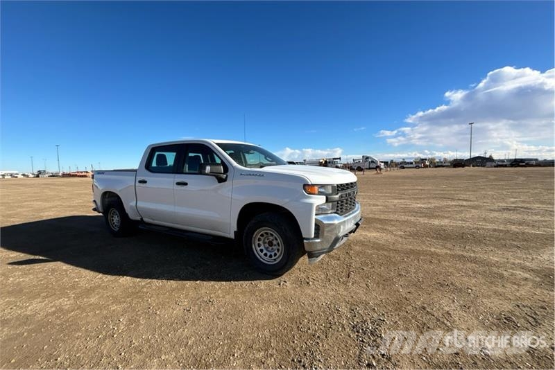 Chevrolet Silverado 1500 4x4 Crew Cab Pickup Muu