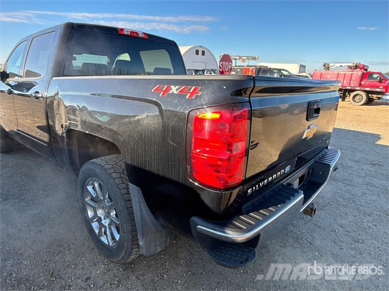Chevrolet Silverado 1500 LT 4x4 Crew Cab Hybrid Pickup Diger