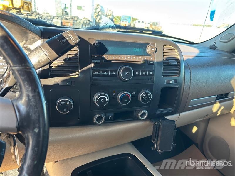 Chevrolet Silverado 1500 LT 4x4 Crew Cab Pickup أخرى