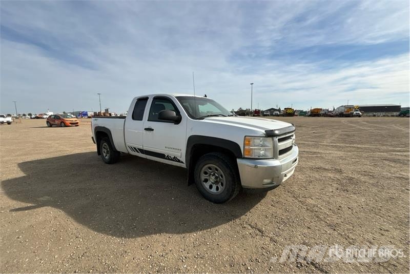 Chevrolet Silverado 1500 LT 4x4 Extended Cab Pickup Muu