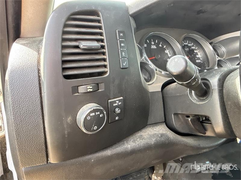 Chevrolet Silverado 1500 LT 4x4 Extended Cab Pickup Muu