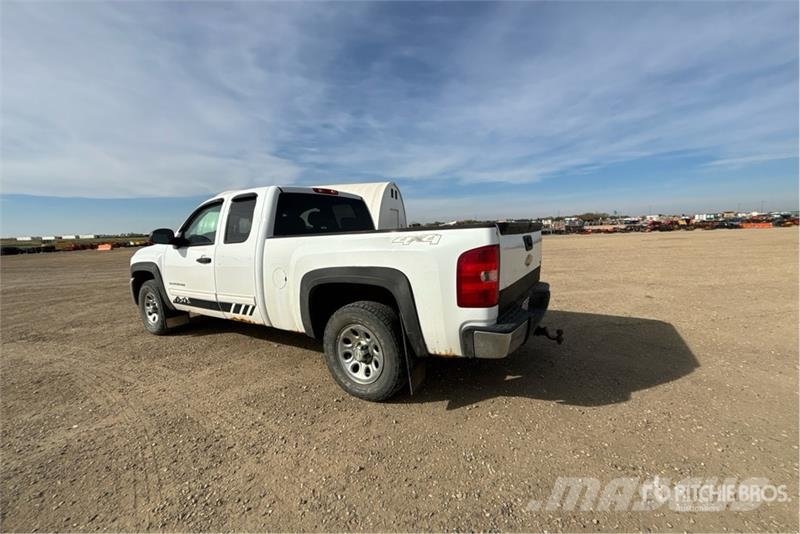 Chevrolet Silverado 1500 LT 4x4 Extended Cab Pickup Muu