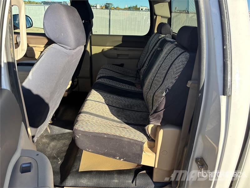 Chevrolet Silverado 1500 LT 4x4 Crew Cab Pickup أخرى