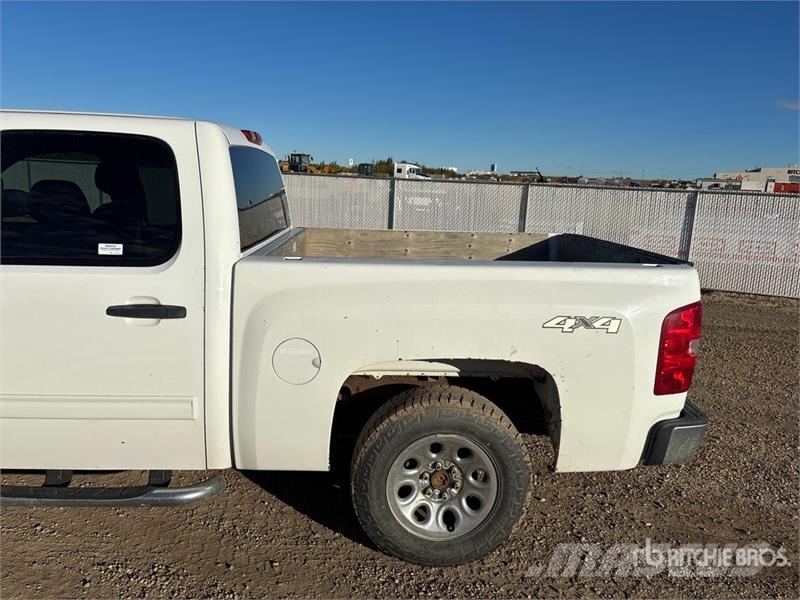 Chevrolet Silverado 1500 LT 4x4 Crew Cab Pickup أخرى