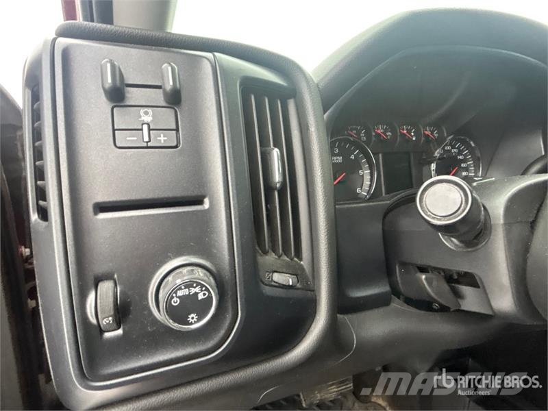 Chevrolet Silverado 1500 4x4 Crew Cab Pickup Andere Transporter