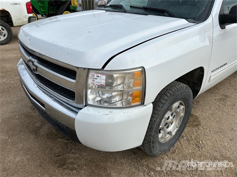 Chevrolet Silverado 1500 LT 4x4 Extended Cab Pickup Muut autot