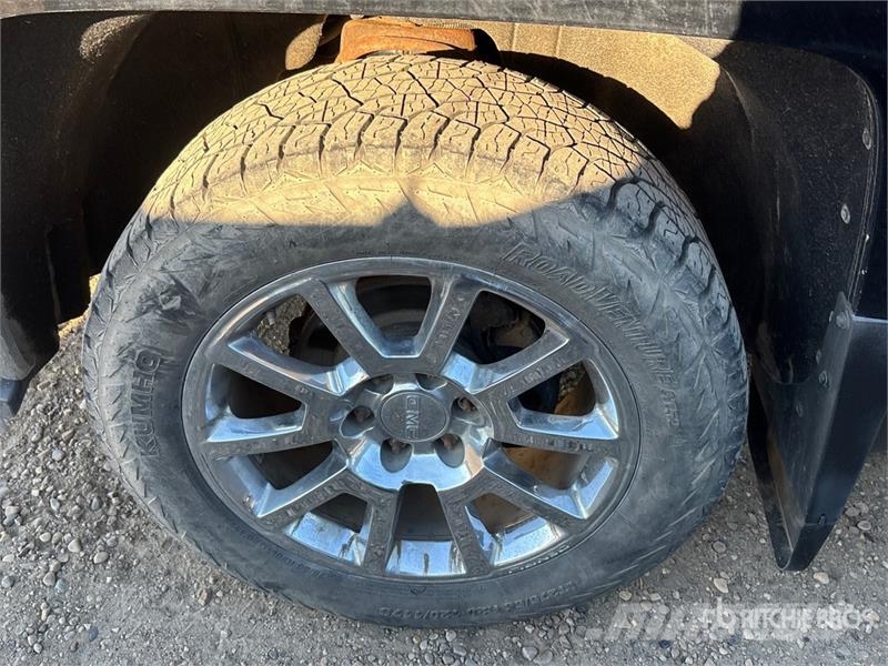 Chevrolet Silverado 1500 LT 4x4 Crew Cab Hybrid Pickup Diger