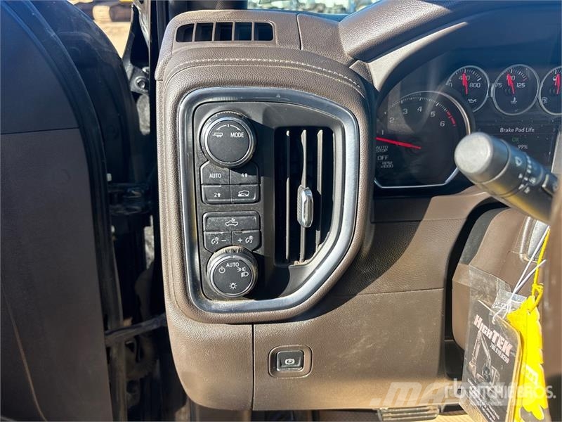 Chevrolet Silverado 1500 LT 4x4 Crew Cab Pickup 其他