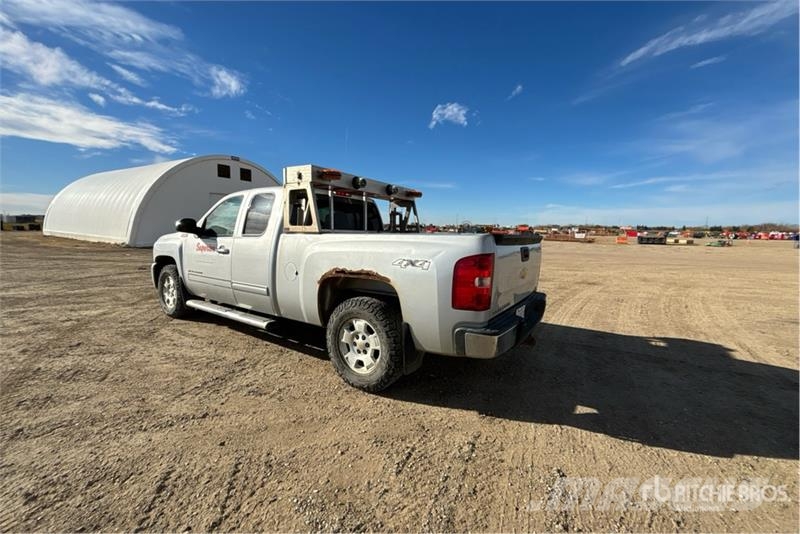 Chevrolet Silverado 1500 LT 4x4 Extended Cab Pilot Pickup Ostalo