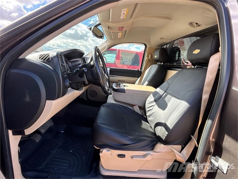 Chevrolet Silverado 1500 4x4 Pickup Diger