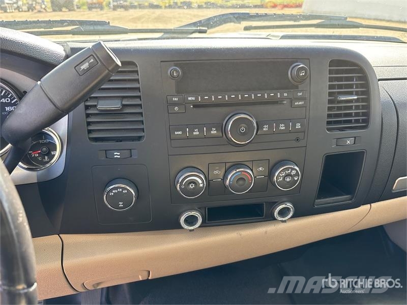 Chevrolet Silverado 1500 4x4 Pickup Diger