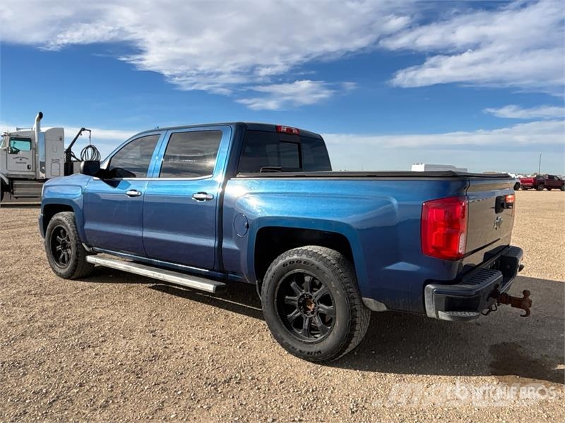 Chevrolet Silverado 1500 4x4 Crew Cab Pickup Egyéb