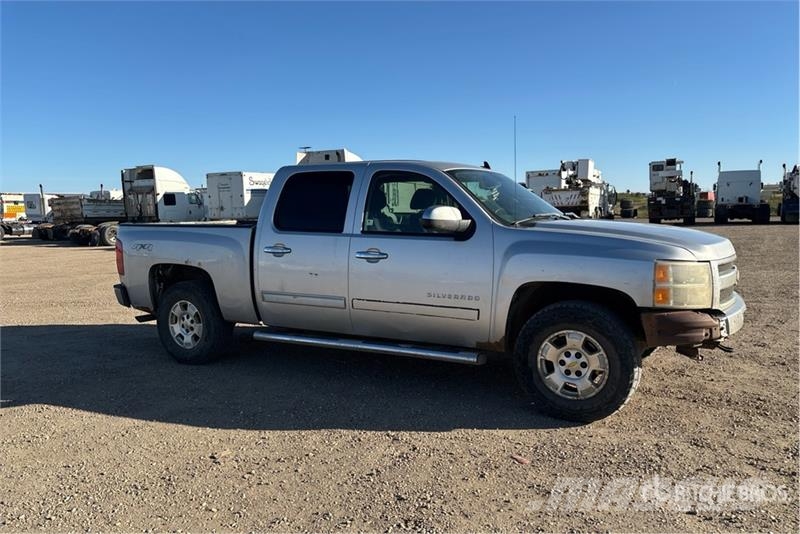 Chevrolet Silverado 1500 4x4 Crew Cab Pickup Egyéb