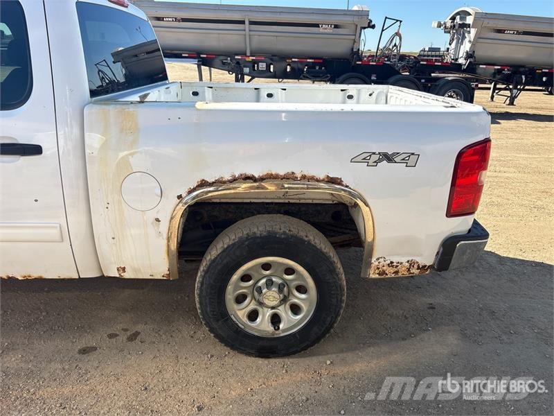 Chevrolet Silverado 1500 LS 4x4 Crew Cab Pickup Andre