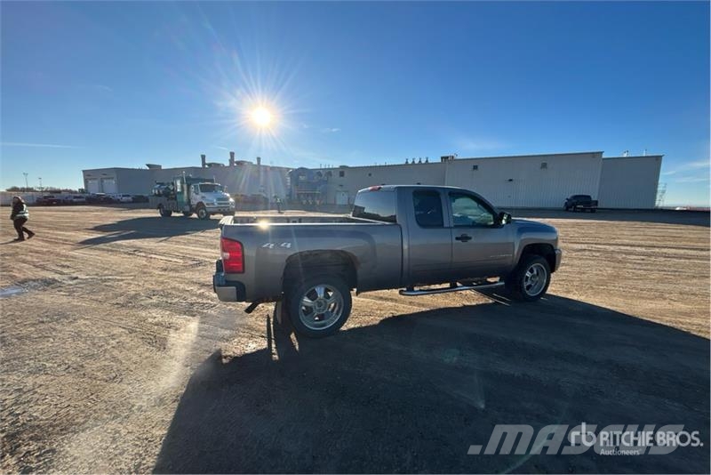 Chevrolet Silverado 1500 LT 4x4 Extended Cab Pickup Anders