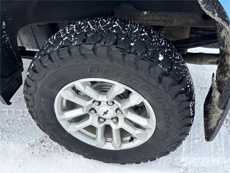 Chevrolet Silverado 1500 RST 4x4 Crew Cab Pickup Drugi