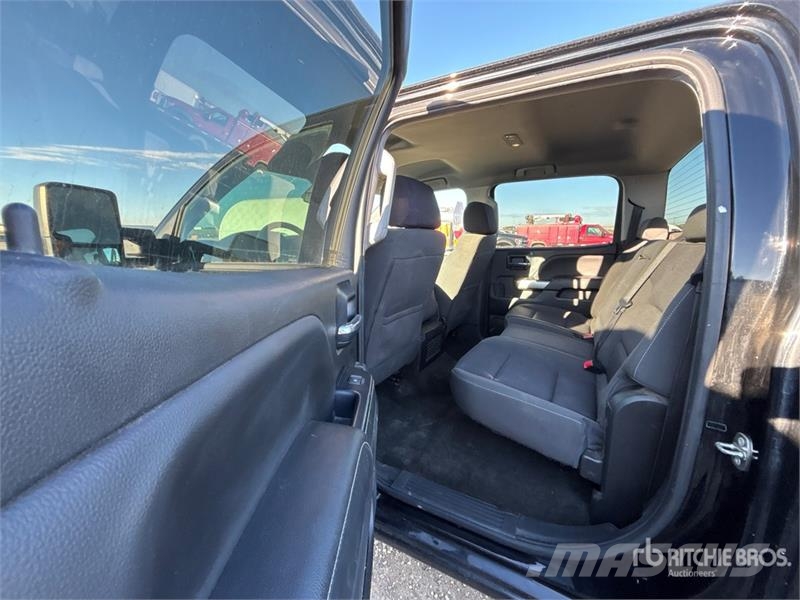 Chevrolet Silverado 1500 LT 4x4 Crew Cab Hybrid Pickup Diger