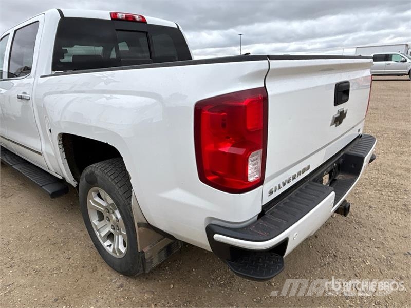 Chevrolet Silverado 1500 LT 4x4 Crew Cab Pickup Další
