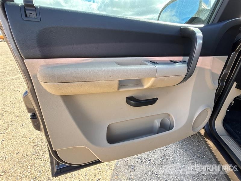 Chevrolet Silverado 1500 4x4 Pickup Diger