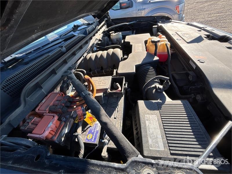 Chevrolet Silverado 1500 LT 4x4 Crew Cab Hybrid Pickup Diger