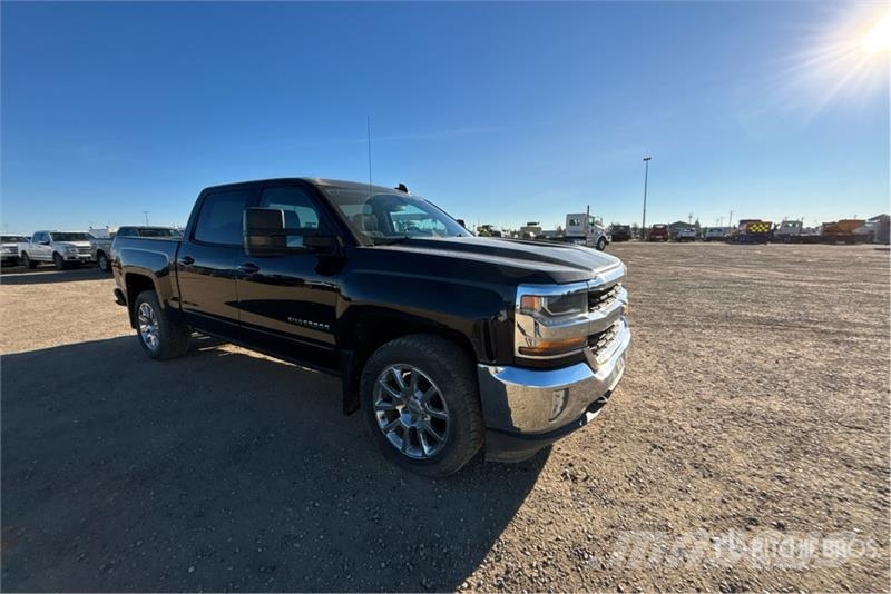 Chevrolet Silverado 1500 LT 4x4 Crew Cab Hybrid Pickup Diger