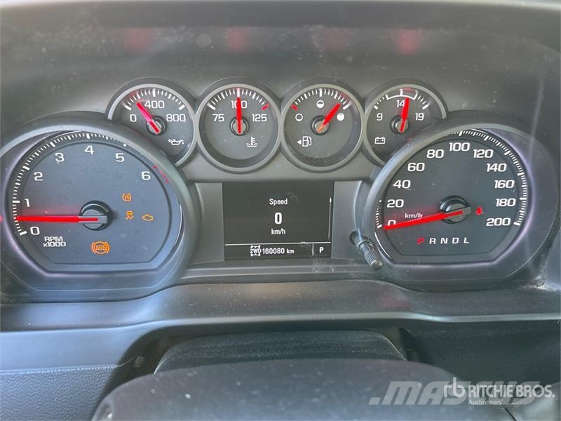 Chevrolet Silverado 1500 4x4 Crew Cab Pickup Muu