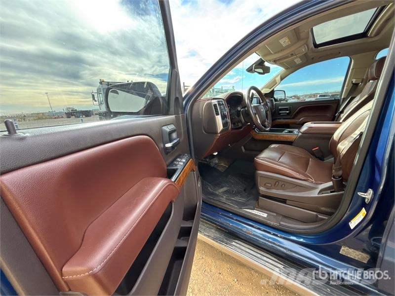 Chevrolet Silverado 1500 4x4 Crew Cab Pickup Egyéb