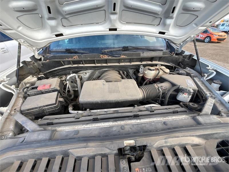 Chevrolet Silverado 1500 4x4 Crew Cab Pickup Muu