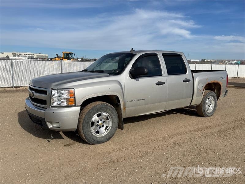 Chevrolet Silverado 1500 LT 4x4 Crew Cab Pickup Ostalo