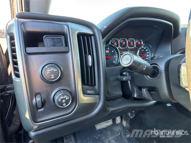 Chevrolet Silverado 1500 LT 4x4 Crew Cab Hybrid Pickup Diger