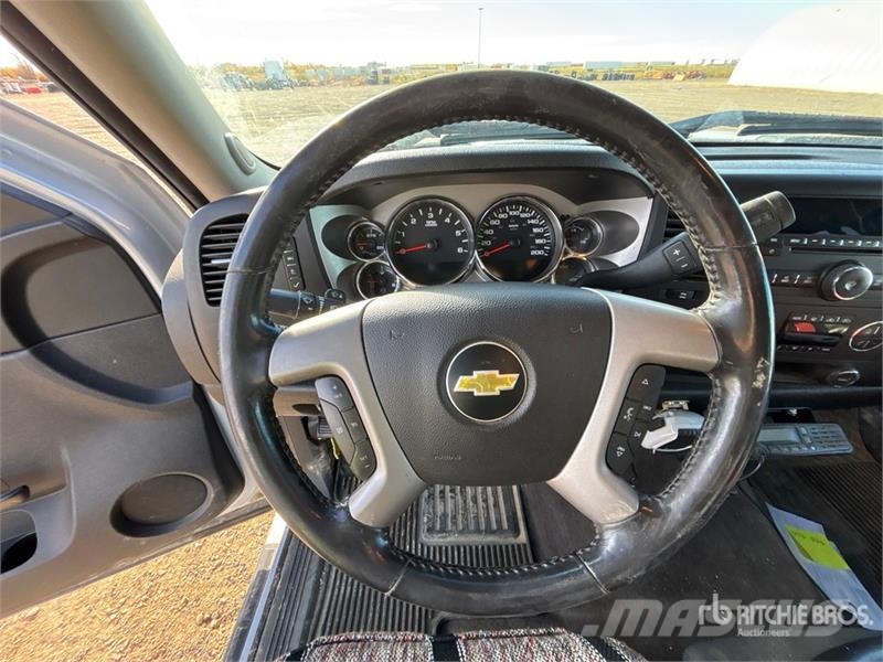 Chevrolet Silverado 1500 LT 4x4 Extended Cab Pilot Pickup Ostalo